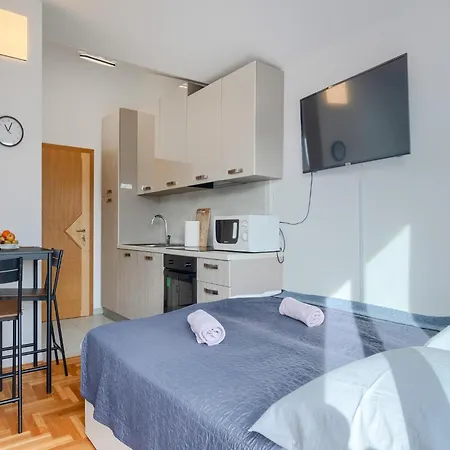 公寓 Convenient With Parking Near 梅杜林